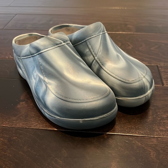 Klogs slip resistant blue nursing shoe 8.5 - Picture 1 of 7